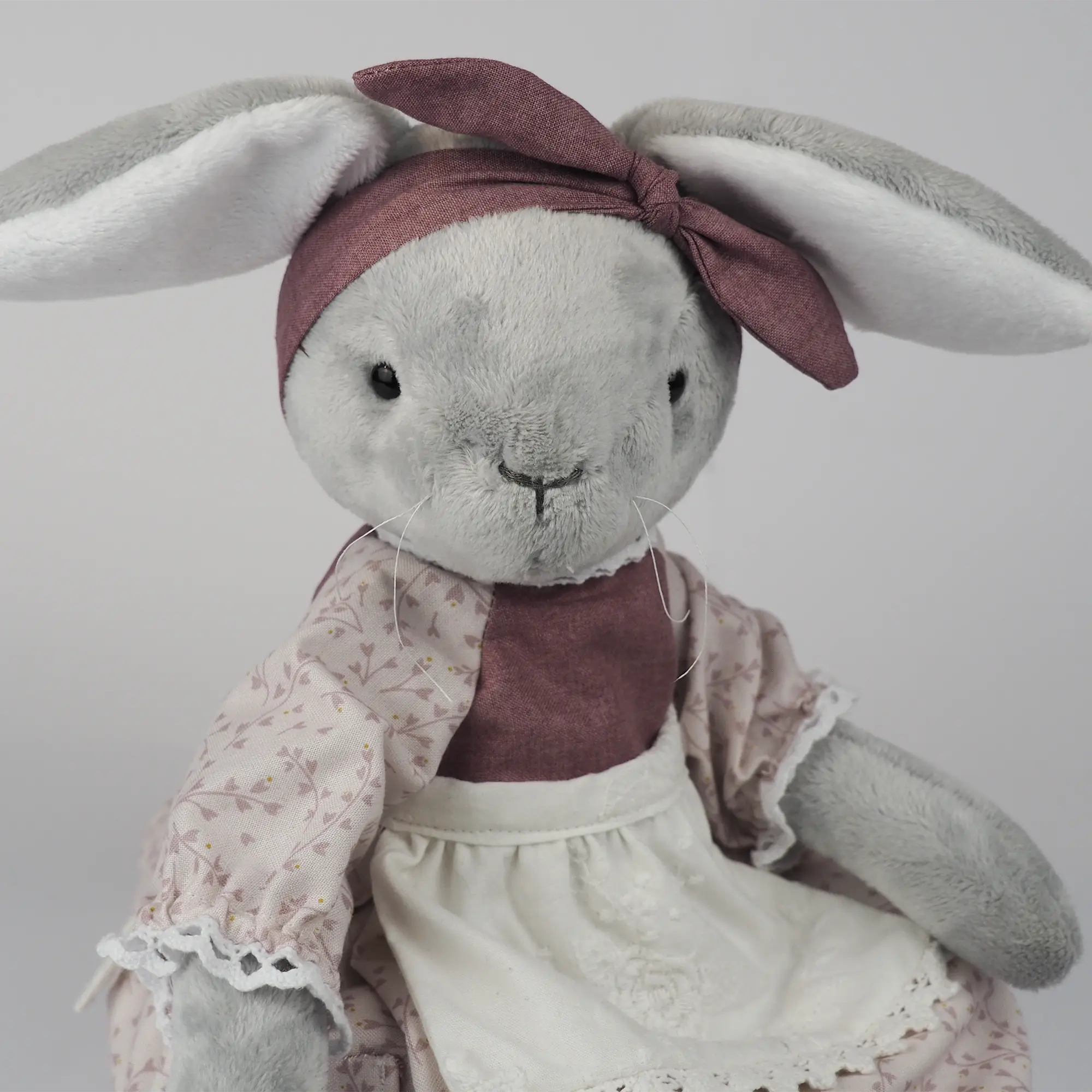 Close up of Burrowfolk rabbit, Flossie's face and bow detail.